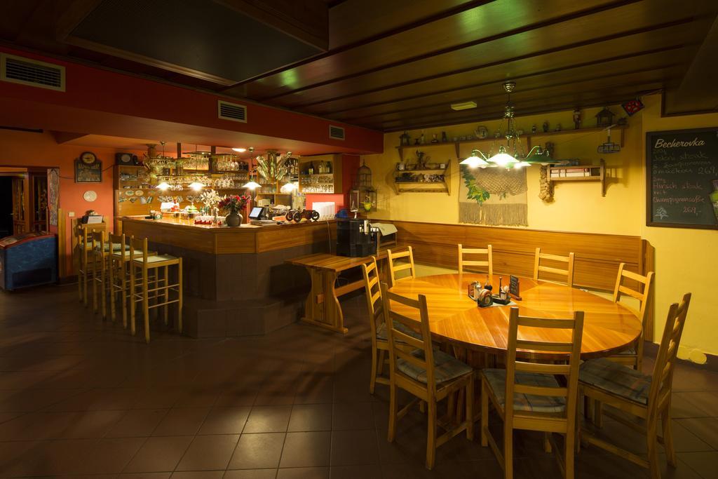 Pension & Restaurace Zeleny Mlyn Žacléř Exteriör bild